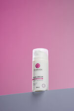 Švytėjimą atkuriantis veido kremas